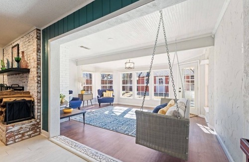 Lubbock House | The Betty is a SHOW STOPPER just minutes from campus. Sleeps 10 + Hot tub,