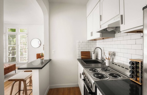 Miracle Mile Apartment | The Beverly Grove Hotel