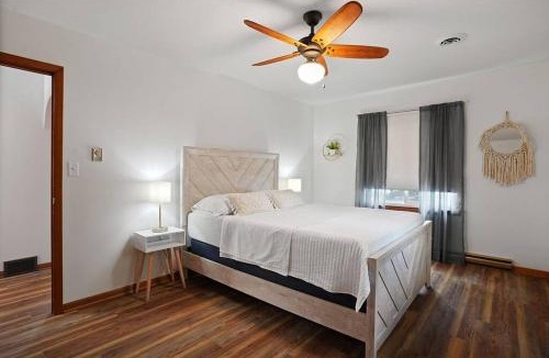 Waterford House | The Beverly on Buena Lake