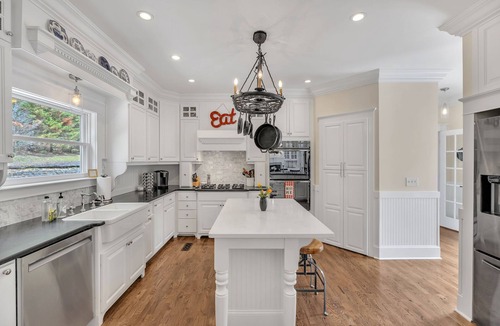 Franklin House | The Big Blue House - 6000sf of Luxury in Leiper's Fork
