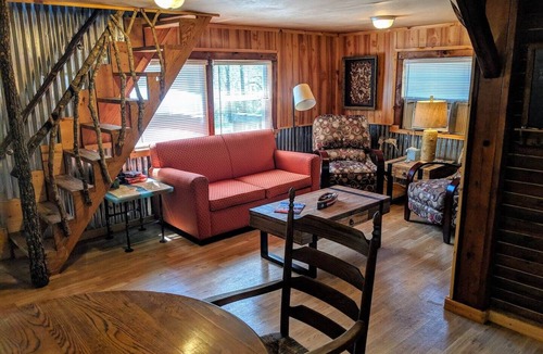 Mammoth Spring Cabin | The "BIG" Cabin