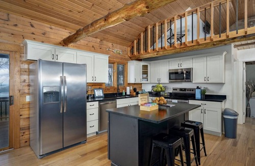 Lampe House | The Big Cabins w/Lake View