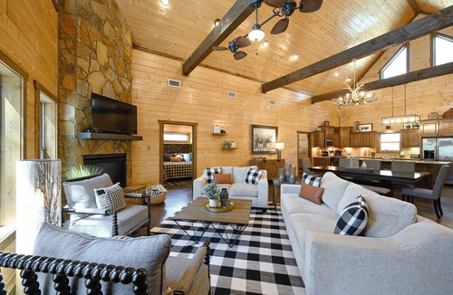 Hochatown Cabin | The Big Chill: relax and reminisce with your group in luxury-Sleeps 16!