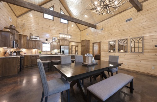 Hochatown Cabin | The Big Chill: relax and reminisce with your group in luxury-Sleeps 16!