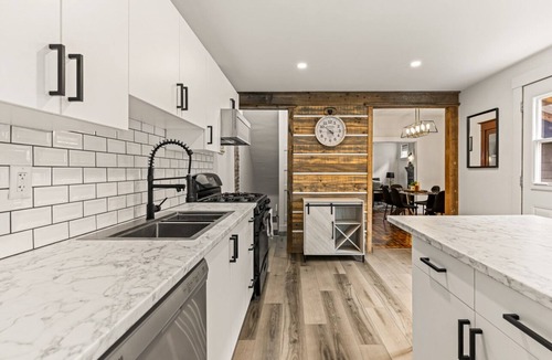 Moncton Apartment | The Big City Stay | Sleeps 10 | Walkable Location