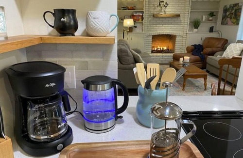 South Tulsa House | "The Big Cozy"- WiFi, Hot tub, Grill, Sleeps 8