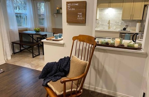 South Tulsa House | "The Big Cozy"- WiFi, Hot tub, Grill, Sleeps 8