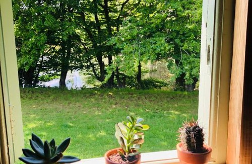 Horley Other | The Big Green Shepherds Hut