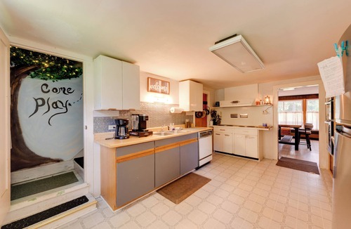Hillsgrove Cottage | The 'big House' at Elk Creek Escape w/Game Room