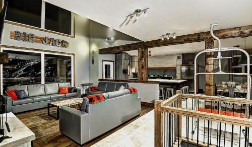 Stoneham Ski Chalet | The Big Jack Chalet 33 Chemin Blanc by Les Chalets Alpins