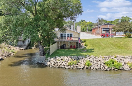 Princeton House | The Big Muddy Riverfront Bungalow