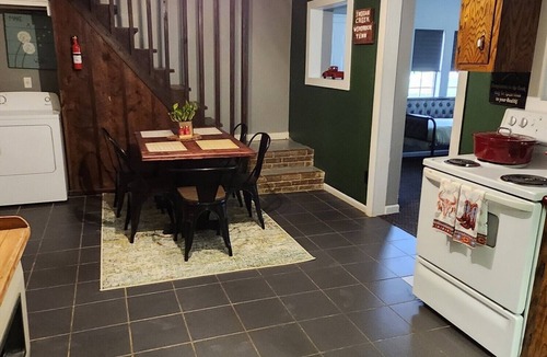 Ashley Oaks House | The Big Red Barn-Unit #9 Direct Trail Access