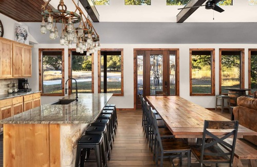 Sabinal House | The BIG Tex - Amenity Packed - 2 mi to Frio River!