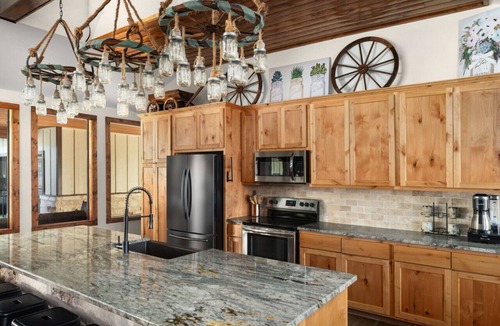 Sabinal House | The BIG Tex - Amenity Packed - 2 mi to Frio River!