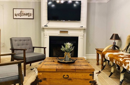 Amarillo Apartment | The Big Texan Master Suite 200