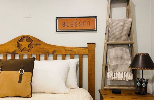 Amarillo Apartment | The Big Texan Master Suite 200