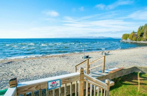 Malletts Bay House | The Big Yellow Camp