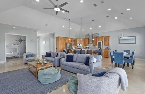 Villa Segunda House | The Big Yellow Beach House | Gulf Views, Private Pool - Sleeps 17