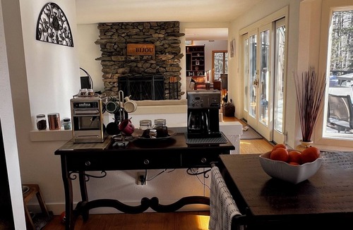 Rochester House | THE BIJOU - a Precious Gem in the Green Mountains. HOT TUB, PET OK, HANDICAP