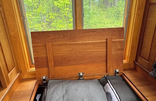 Rochester House | THE BIJOU - a Precious Gem in the Green Mountains. HOT TUB, PET OK, HANDICAP