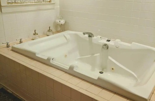 Orange House | The Biltmore Suite in historic Holladay House