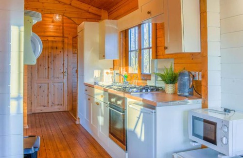 Fordingbridge Ski Chalet | The Birches Log Cabin & Hot Tub