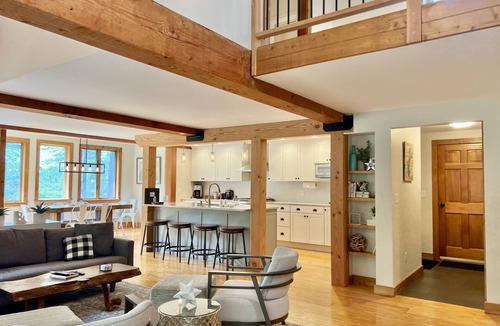 Stowe Area Ski Chalet | 𝖳𝖧𝖤 𝖡𝖨𝖱𝖢𝖧𝖤𝖲 ↟ 𝘵𝘳𝘢𝘯𝘲𝘶𝘪𝘭𝘪𝘵𝘺