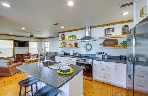 Edom Cabin | ‘The Bird’ Cabin Peaceful Refuge in East Texas