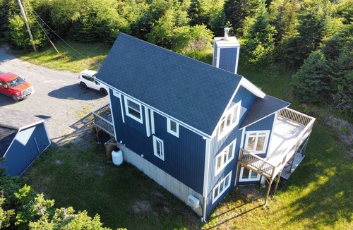 Dildo House | The Bird House- 3 bed unique home with Hot tub