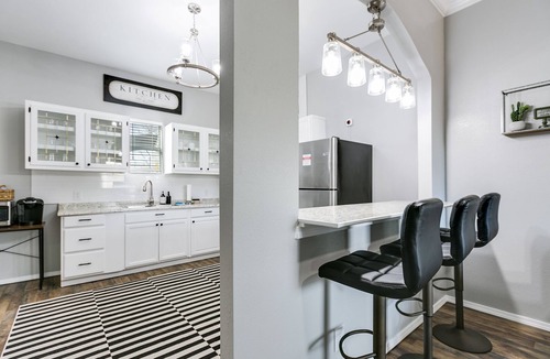 San Angelo House | The Bird House - 3 Bedroom Downtown Nest