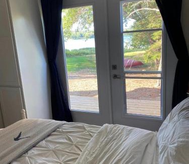 Little Harbour Apartment | The Bird in Hand