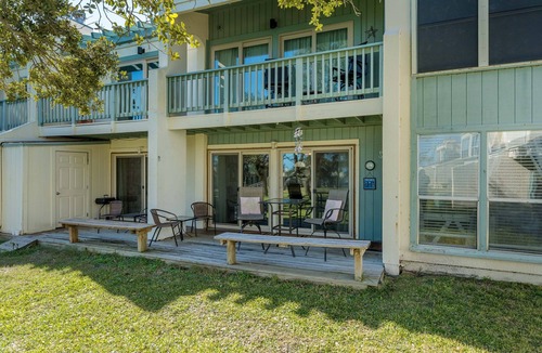 Sailhouse Condo | The Birds and The Beach | Pet Friendly, Fishing!