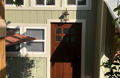 Harlandale Cottage | The Birds Nest -Long Term Rental Discount Available.
