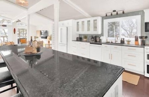 Roseneath Cottage | The Birds Nest - Waterfront - Hot tub - pool table