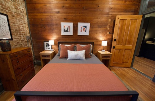 Laurel Hotel | The Birmingham Room- The Buzzard's Roost Inn