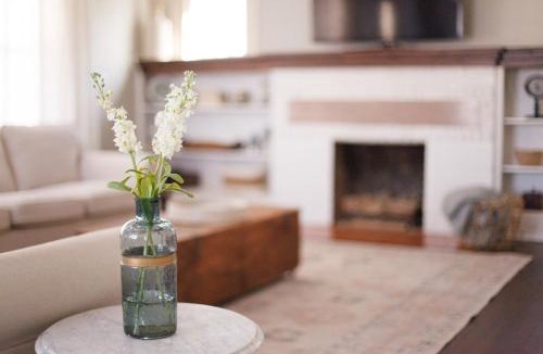 Norman House | The Bishop Charming 4BR Retreat OU Campus 100yo