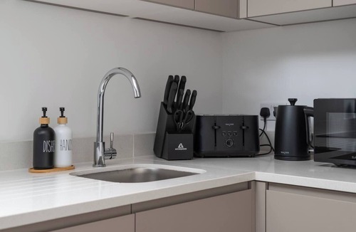 Central Milton Keynes Apartment | The Black and White Suite