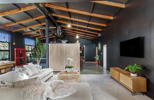 Kumeu House | The Black Barn