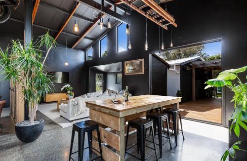 Kumeu House | The Black Barn