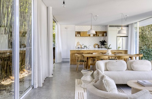 Mermaid Beach House | The Black Box beach house