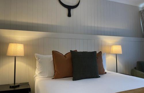 Traralgon Hotel | The Black Bull Motel