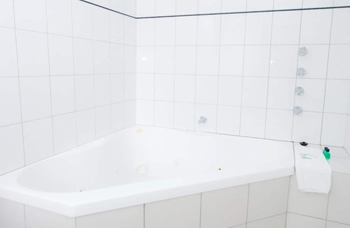 Traralgon Hotel | The Black Bull Motel