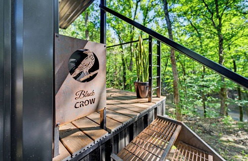 Alvord Cabin | The Black Crow | Couples’ Escape + Pickleball