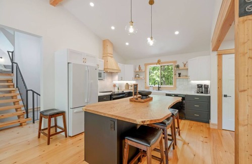 Calabogie Cabin | The Black Diamond Lodge