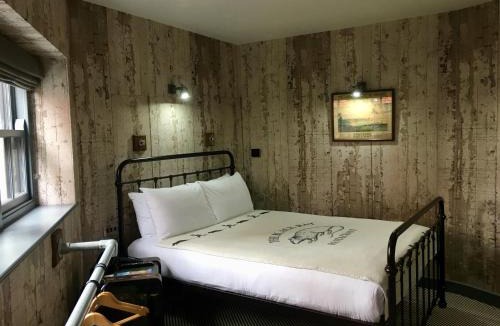 Winchester Hotel | The Black Hole