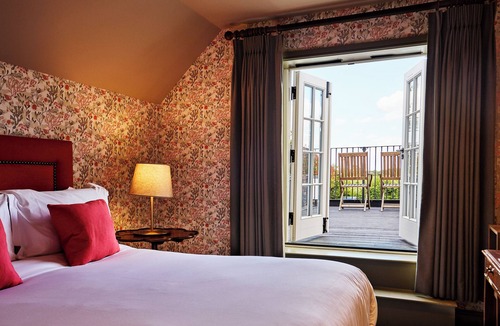 Ford Hotel | The Black Horse, Climping