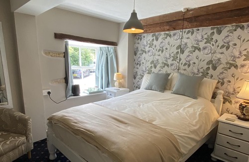 Dursley Hotel | The Black Horse Inn