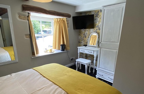 Dursley Hotel | The Black Horse Inn