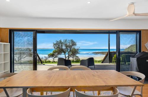 Arrawarra Headland House | The Black House