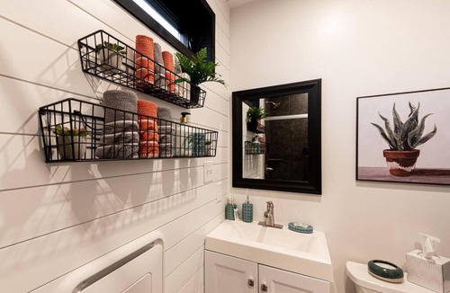 Waco Hotel | The Black Oak-Container Home 12 Min to Magnolia